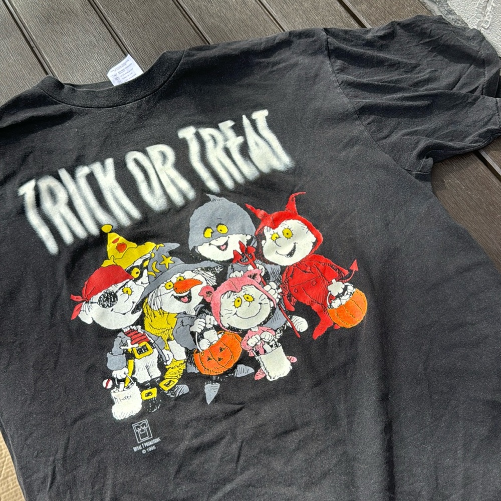VINTAGE 1995 Trick or Treat Halloween T-shirt  1990s 100% Cotton Single Stitch